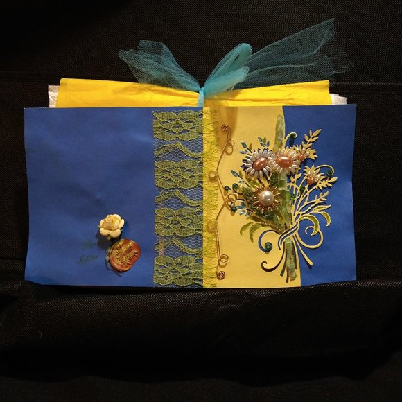 Bleu/Yellow 2 Pearl, 1 Brass Daisy Bouquet Jewelled Sentiments - Picture 2 of 4